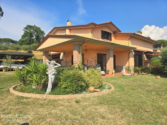 Villetta bifamiliare in vendita di 180 m² in Via Antonio Chiorri, 42