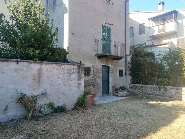Villetta bifamiliare in vendita di 180 m² in Via Antonio Fratti