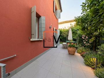 Villetta bifamiliare in vendita di 180 m² in Via Bonisiolo