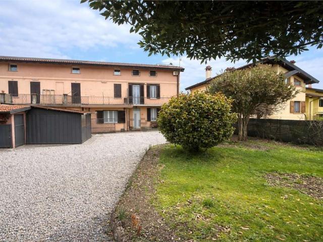 Villetta bifamiliare in vendita di 180 m² in Via Brebbia, 67