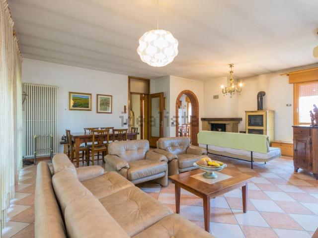 Villetta bifamiliare in vendita di 180 m² in Via Cà Baroncello, 36