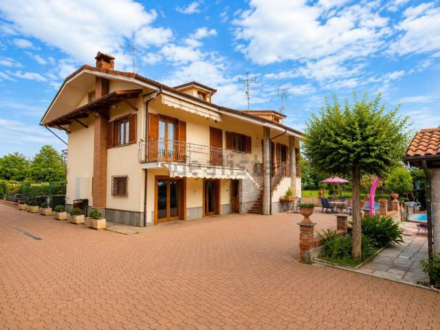 Villetta bifamiliare in vendita di 180 m² in Via Cavour, 66