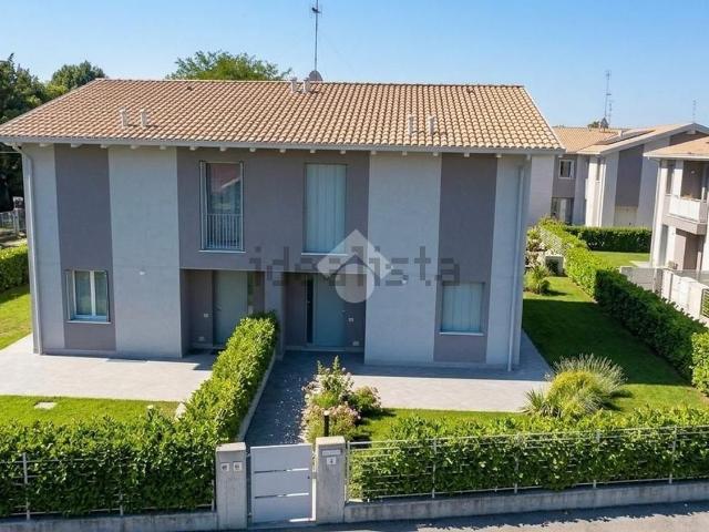 Villetta bifamiliare in vendita di 180 m² in Via Celestino Goldoni, 3