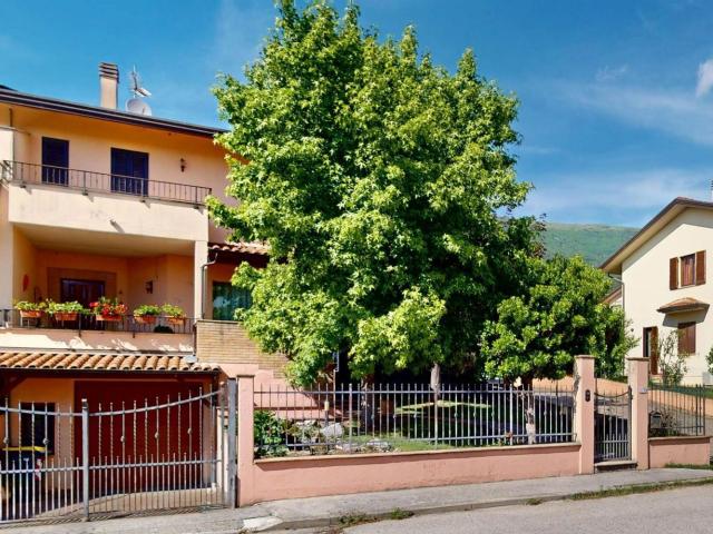 Villetta bifamiliare in vendita di 180 m² in Via dei Melograni, 3
