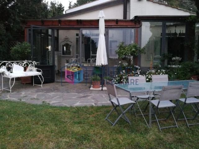 Villetta bifamiliare in vendita di 180 m² in Via del Castellaccio