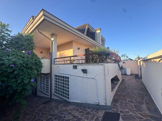 Villetta bifamiliare in vendita di 180 m² in Via del Poggio Cesi