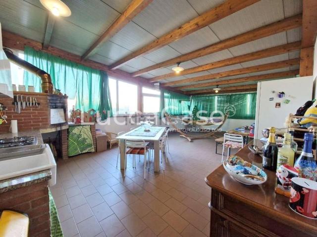Villetta bifamiliare in vendita di 180 m² in Via della Stazione, 741