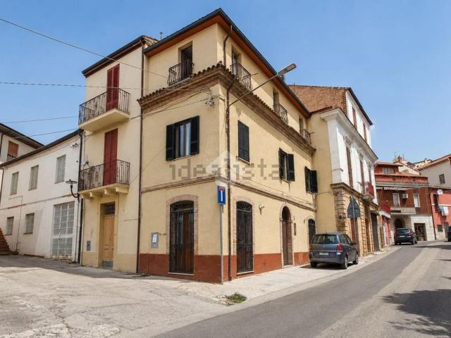 Villetta bifamiliare in vendita di 180 m² in Via della Stazione, 22