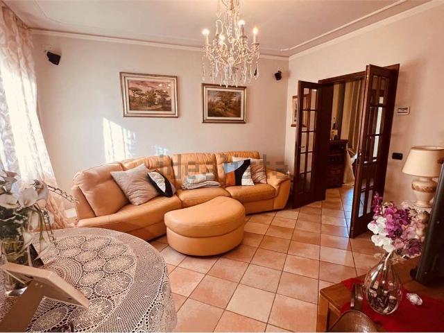 Villetta bifamiliare in vendita di 180 m² in Via delle Ville, 493