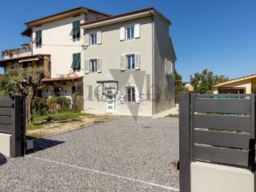 Villetta bifamiliare in vendita di 180 m² in Via delle Ville Prima, 246