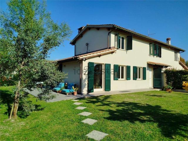 Villetta bifamiliare in vendita di 180 m² in Via Don Aldo Mei