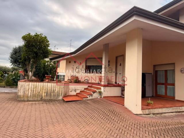 Villetta bifamiliare in vendita di 180 m² in Via Don Giovanni Minzoni, 16