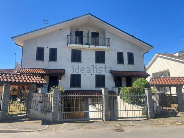 Villetta bifamiliare in vendita di 180 m² in Via E. Berlinguer, 4