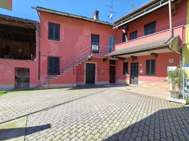 Villetta bifamiliare in vendita di 180 m² in Via Edmondo De Amicis, 1000