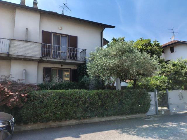 Villetta bifamiliare in vendita di 180 m² in Via Filippo Turati, 10
