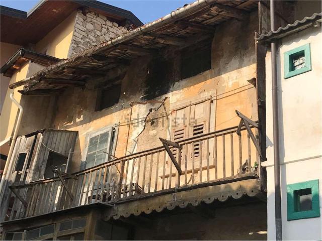 Villetta bifamiliare in vendita di 180 m² in Via Fontani