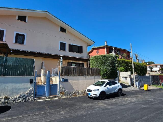 Villetta bifamiliare in vendita di 180 m² in Via Francesco Borromini