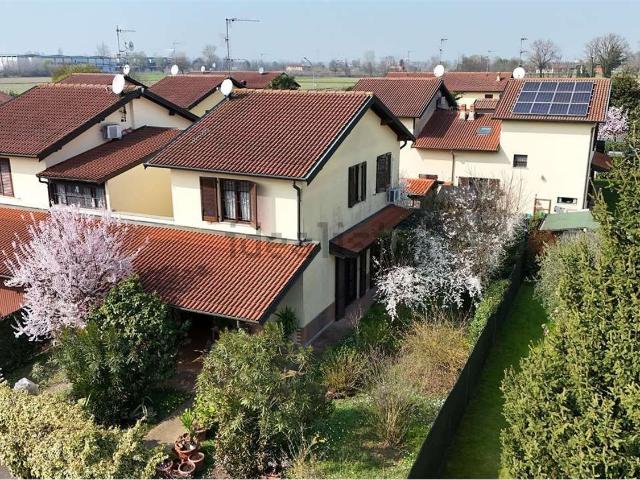 Villetta bifamiliare in vendita di 180 m² in Via G. Ambrosoli, 18