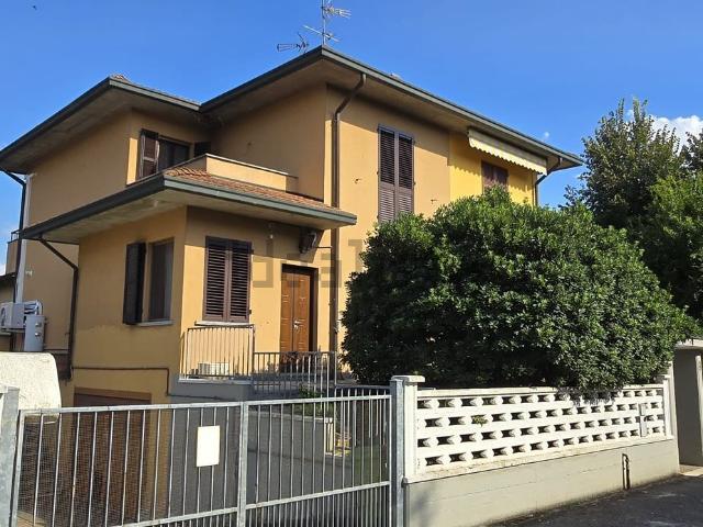 Villetta bifamiliare in vendita di 180 m² in Via Giovanni XXIII