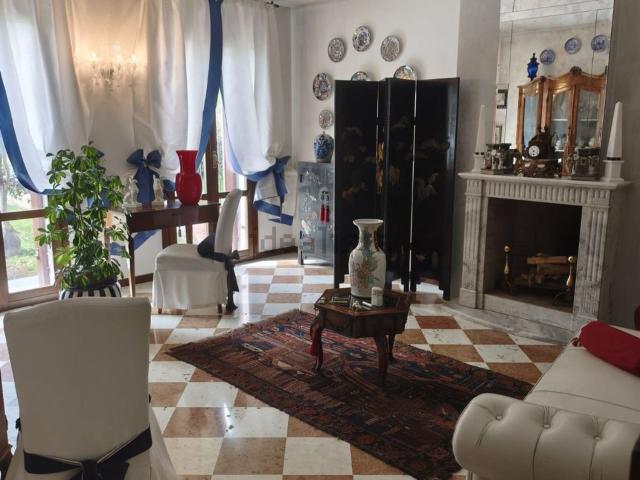 Villetta bifamiliare in vendita di 180 m² in Via Giorgione, 17