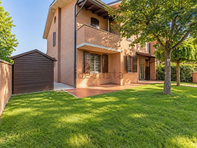 Villetta bifamiliare in vendita di 180 m² in Via Giulietta Masina, 21