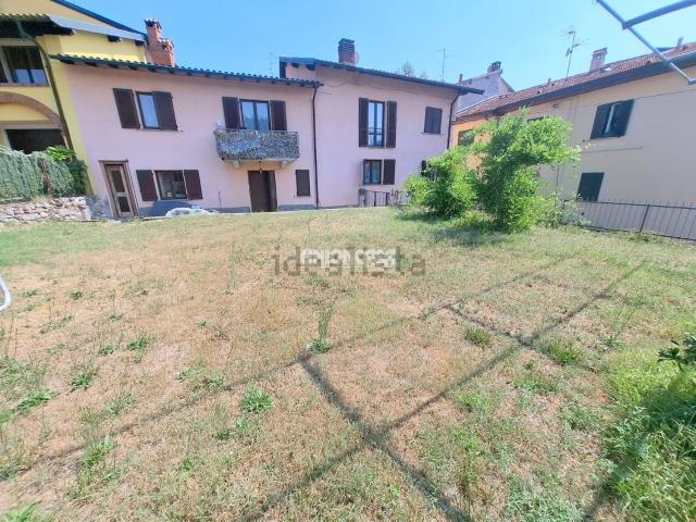 Villetta bifamiliare in vendita di 180 m² in Via Italo Buzzi