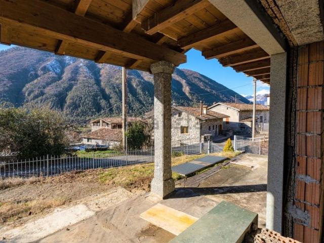 Villetta bifamiliare in vendita di 180 m² in Via IV Novembre