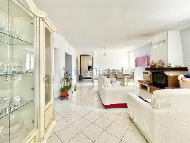 Villetta bifamiliare in vendita di 180 m² in Via La Sassa, 2052