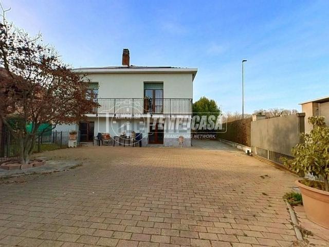 Villetta bifamiliare in vendita di 180 m² in Via Lanzo, 27