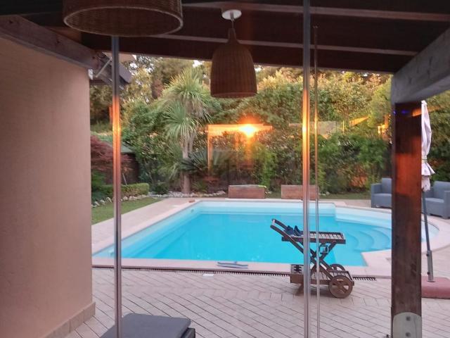 Villetta bifamiliare in vendita di 180 m² in Via Lauretana