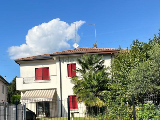 Villetta bifamiliare in vendita di 180 m² in Via Marignana