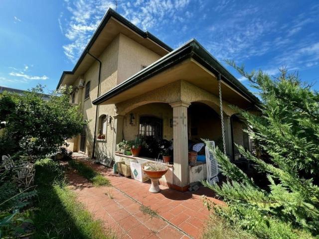 Villetta bifamiliare in vendita di 180 m² in Via Mario Paolini