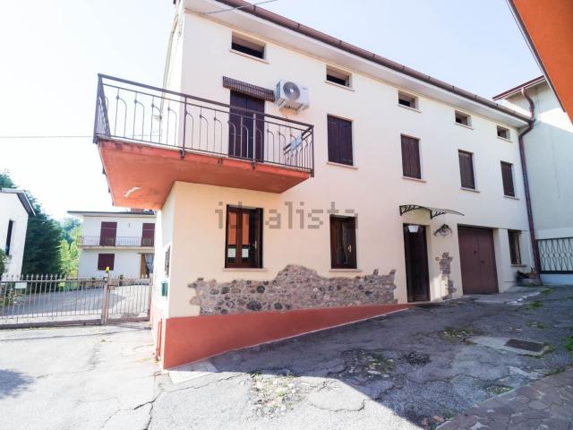 Villetta bifamiliare in vendita di 180 m² in Via Mercurio, 14
