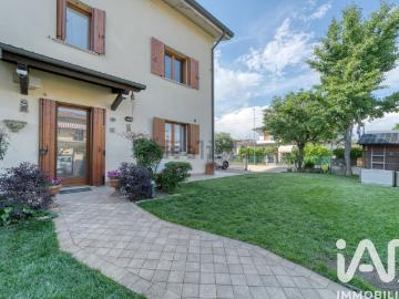 Villetta bifamiliare in vendita di 180 m² in Via Miazzo