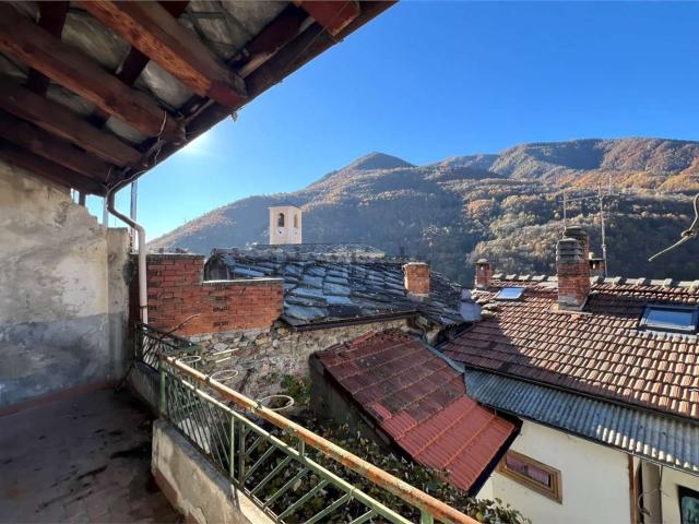 Villetta bifamiliare in vendita di 180 m² in Via Monte Grappa, 30