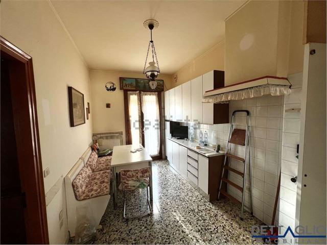 Villetta bifamiliare in vendita di 180 m² in Via Monte Presanella
