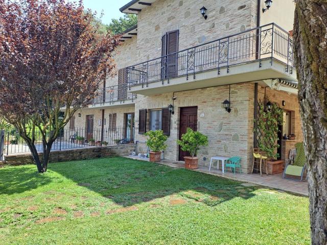 Villetta bifamiliare in vendita di 180 m² in Via Montesanto
