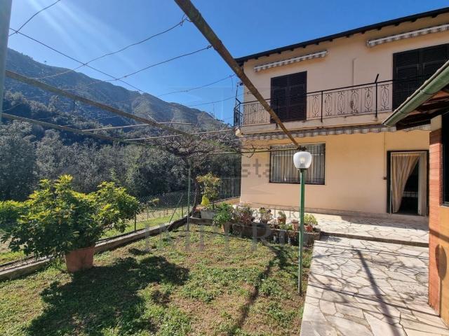 Villetta bifamiliare in vendita di 180 m² in Via Nazionale, 20