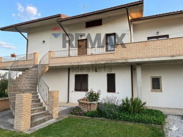 Villetta bifamiliare in vendita di 180 m² in Via Paduli, 5