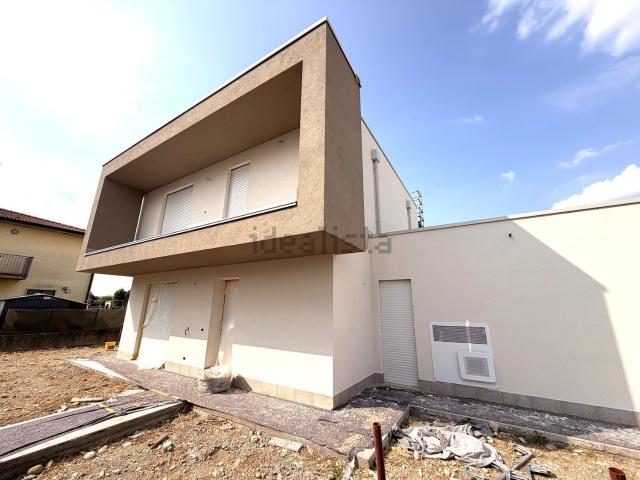 Villetta bifamiliare in vendita di 180 m² in Via Paganini