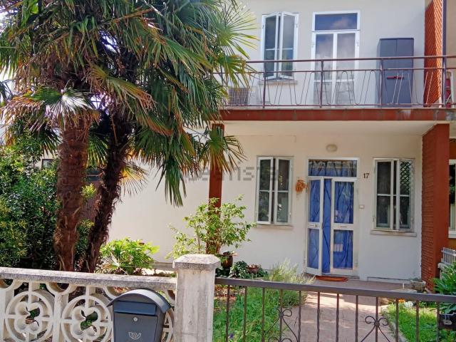 Villetta bifamiliare in vendita di 180 m² in Via Papa Giovanni XXIII&apos , 17
