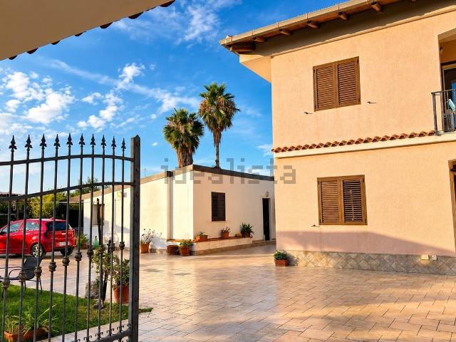 Villetta bifamiliare in vendita di 180 m² in Via Pegaso, 43