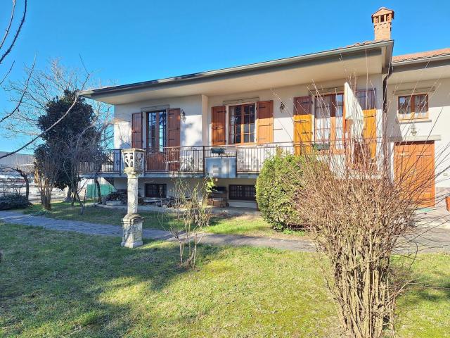 Villetta bifamiliare in vendita di 180 m² in Via Provinciale, 17