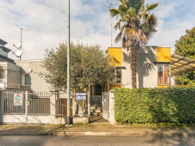 Villetta bifamiliare in vendita di 180 m² in Via Primavera, 7