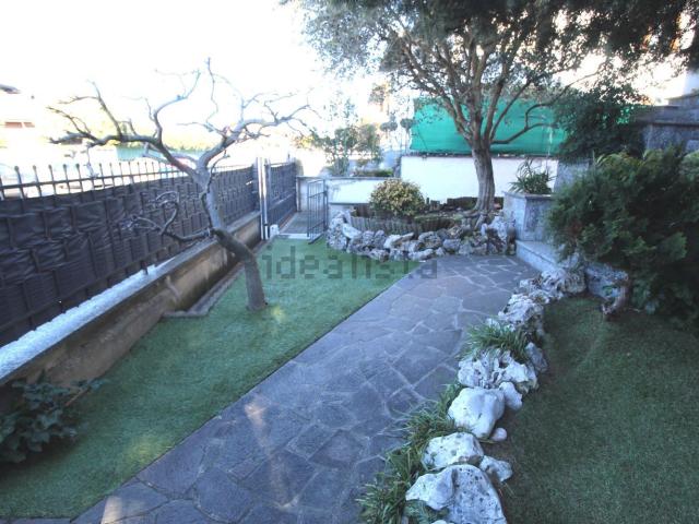 Villetta bifamiliare in vendita di 180 m² in Via Roma, 11