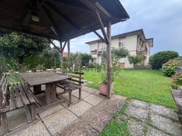Villetta bifamiliare in vendita di 180 m² in Via San Martino