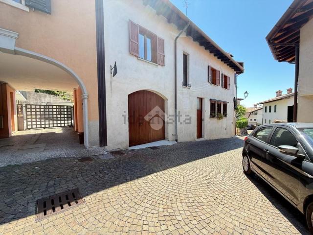 Villetta bifamiliare in vendita di 180 m² in Via San Rocco, 22