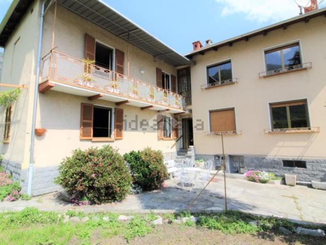 Villetta bifamiliare in vendita di 180 m² in Via Stazione, 45