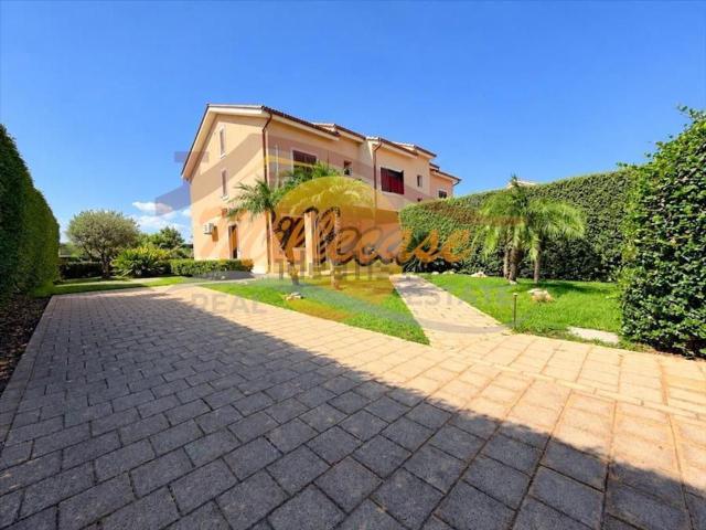 Villetta bifamiliare in vendita di 180 m² in Viale Edoardo Garrone