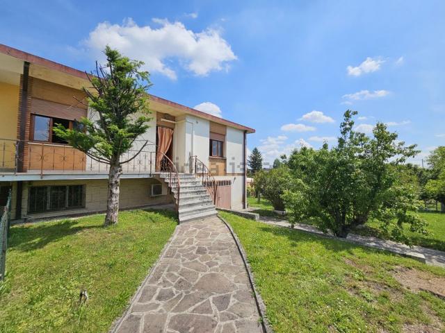 Villetta bifamiliare in vendita di 180 m² in Viale Trento
